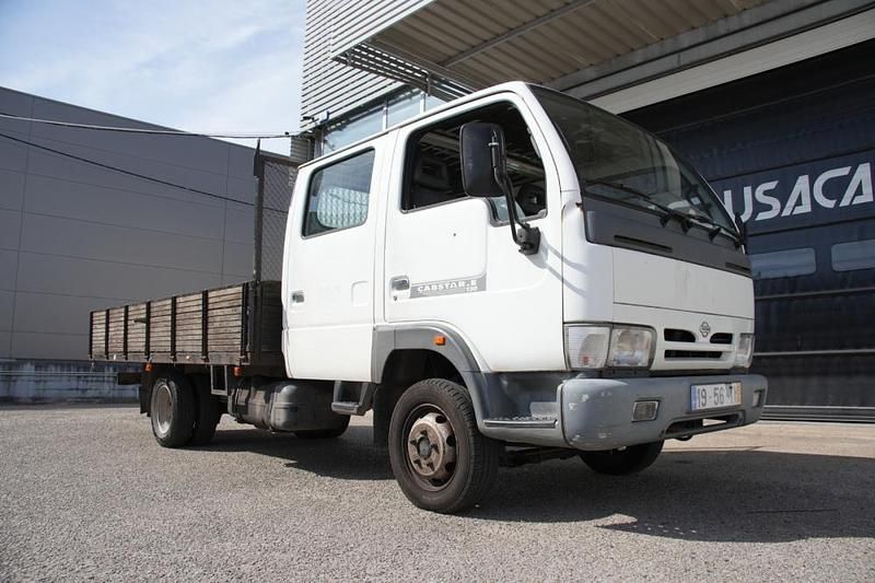Branco Usado 2002 Nissan Cabstar Pickup | € 8.000 - Imagem 1/4