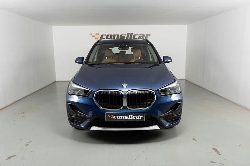 Azul Usado 2021 BMW X1 SUV | € 25.980 - Imagem 1/4