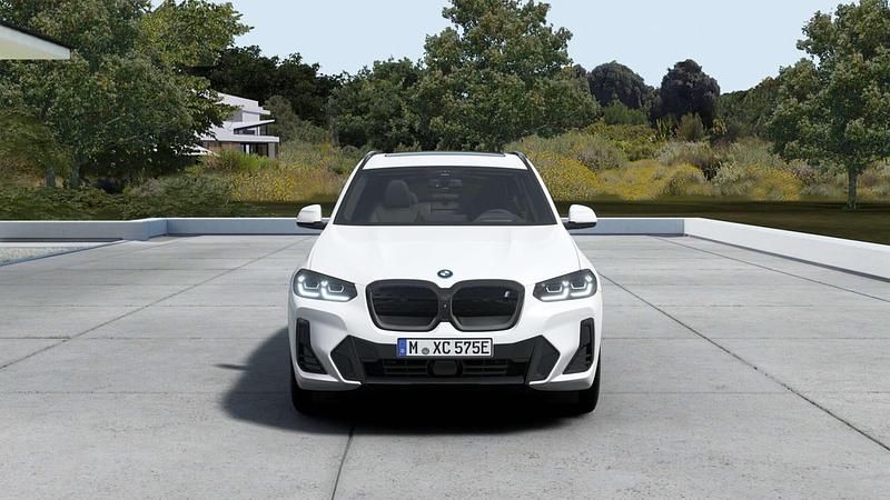 Usado BMW iX3 M Sport 209 kW (285 HP) 2023 Branco mineral metalizada SUV