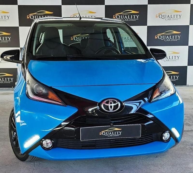 Usado Toyota Aygo X-cite 69 HP (50 kW) 2016 Azul Citadino