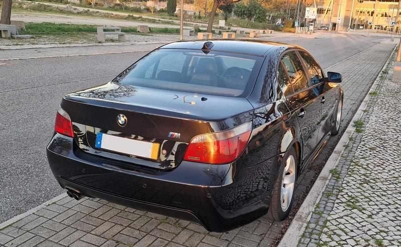 Usado BMW 525 177 HP (130 kW) 2004 Preto Sedan