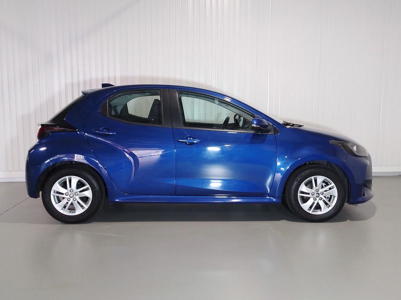 Azul (pintura metalizada) Usado 2022 Toyota Yaris Comfort Sedan | € 17.750 (Preço justo) - Imagem 1/4