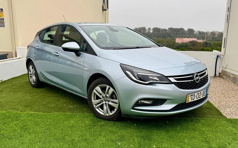 Usado Opel Astra Dynamic 105 HP (77 kW) 2017 Azul