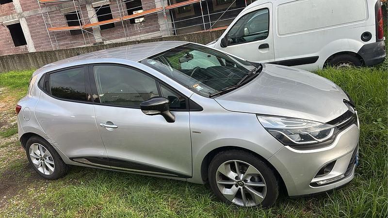 Usado 2017 Renault Clio IV Sedan | € 9.950 (Preço justo) - Imagem 1/4