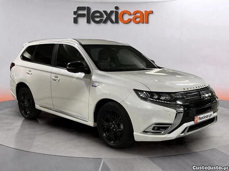 Branco Usado 2020 Mitsubishi Outlander P-HEV Instyle SUV | € 22.230 (Super Preço) - Imagem 1/1