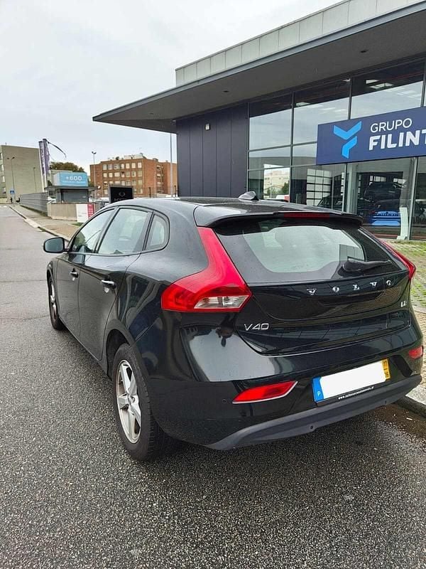 Usado Volvo V40 120 HP (88 kW) 2017 Preto Citadino