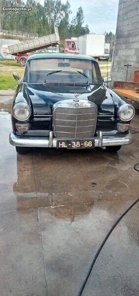 Preto Usado 1980 Mercedes 200 Sedan | € 7.000 - Imagem 1/1