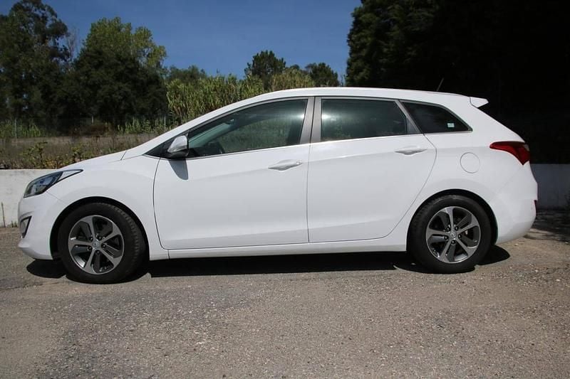 Usado Hyundai i30 Comfort 110 HP (80 kW) 2015 Branco Carrinha