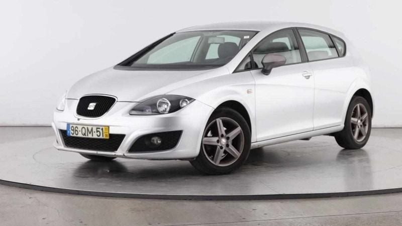 Usado Seat Leon 105 HP (77 kW) 2011 Cinzento Citadino