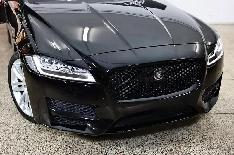 Usado Jaguar XF R-Sport 180 HP (132 kW) 2016 Preto Sedan
