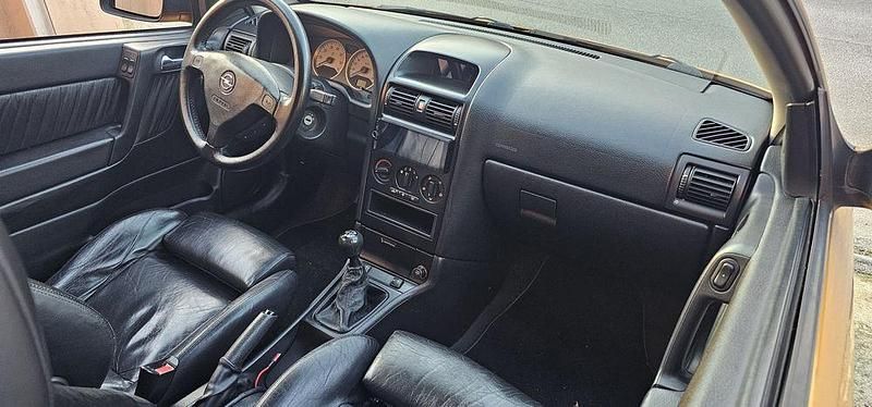 Usado Opel Astra Edition 125 HP (91 kW) 2000 Coupé