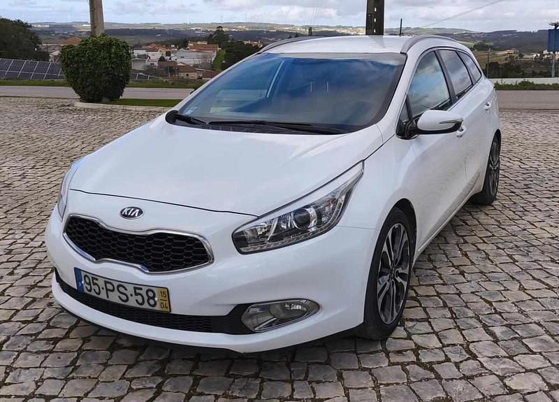 Usado Kia Ceed 128 HP (94 kW) 2015 Branco Citadino