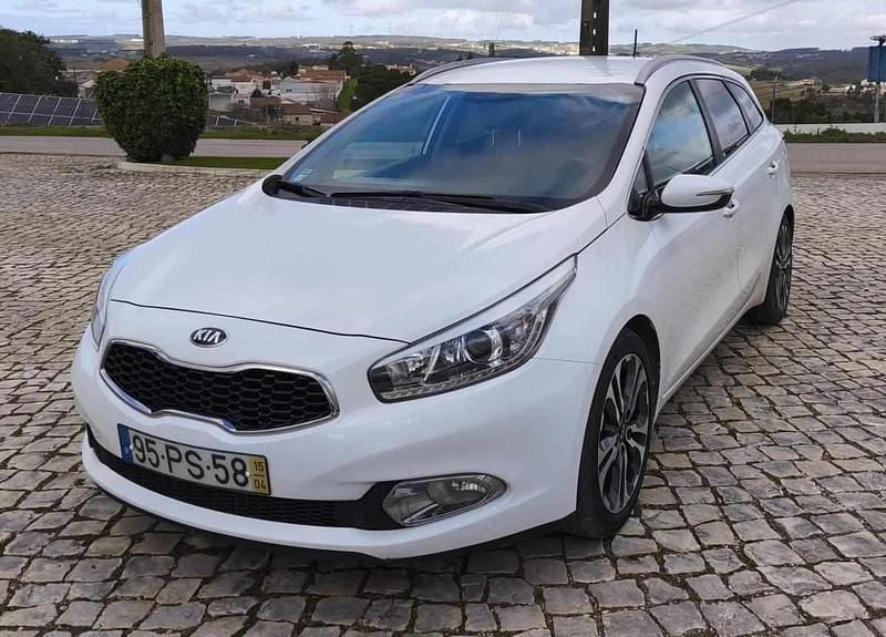 Branco Usado 2015 Kia Ceed Citadino | € 8.700 (Preço justo) - Imagem 1/4