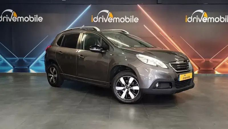 Cinzento Usado 2016 Peugeot 2008 Style SUV | € 9.890 (Bom preço) - Imagem 1/4