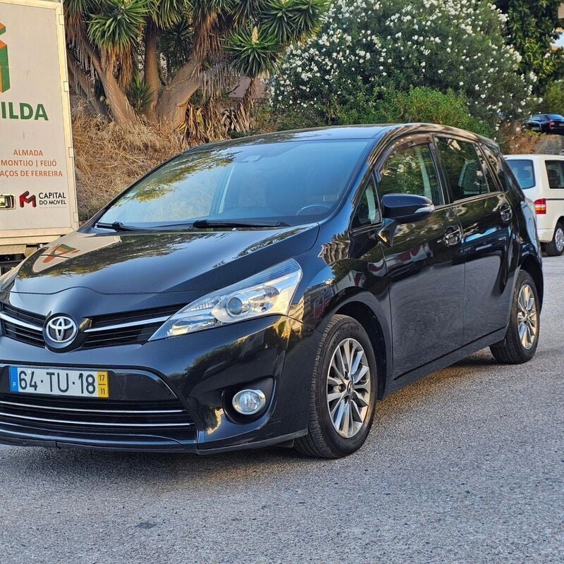 Preto Usado 2017 Toyota Verso Active Monovolume | € 8.900 - Imagem 1/4