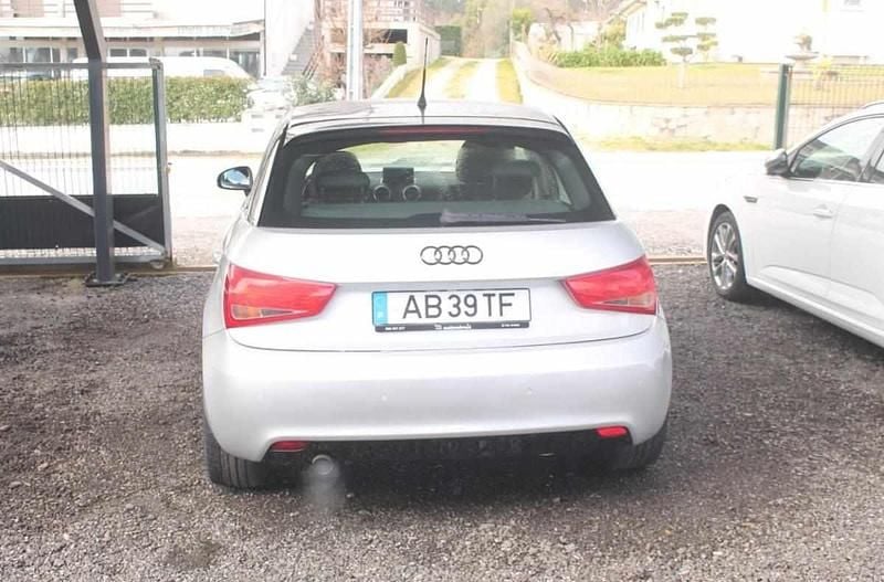 Usado Audi A1 105 HP (77 kW) 2013 Cinzento Citadino