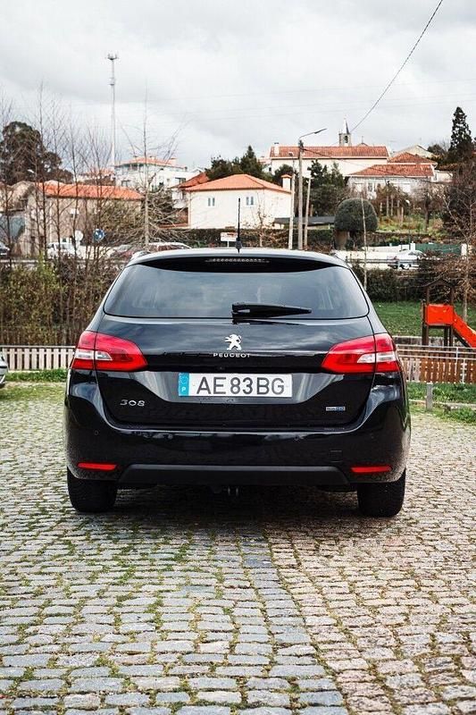 Usado Peugeot 308 Active 120 HP (88 kW) 2015 Preto Carrinha