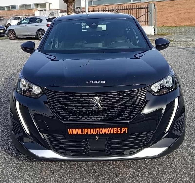 Usado Peugeot e-2008 Active 100 kW (136 HP) 2023 Preto SUV