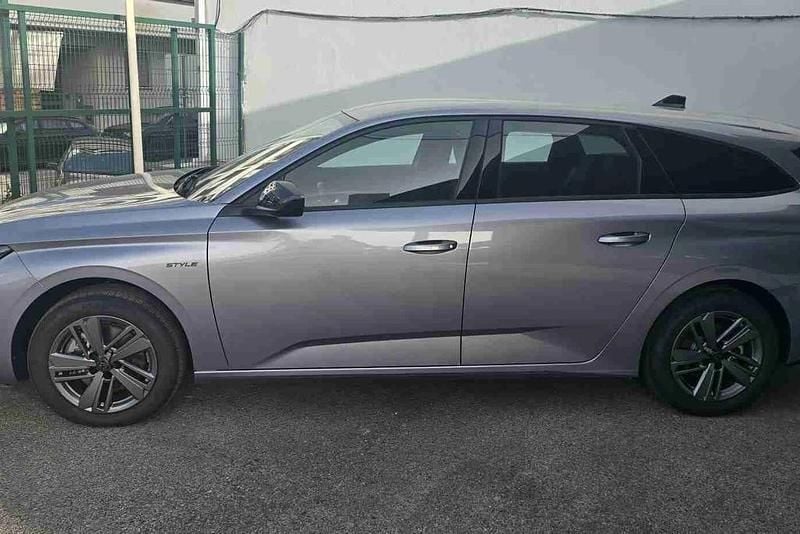 Usado Peugeot 308 SW Style 136 HP (100 kW) 2025 Cinzento Carrinha