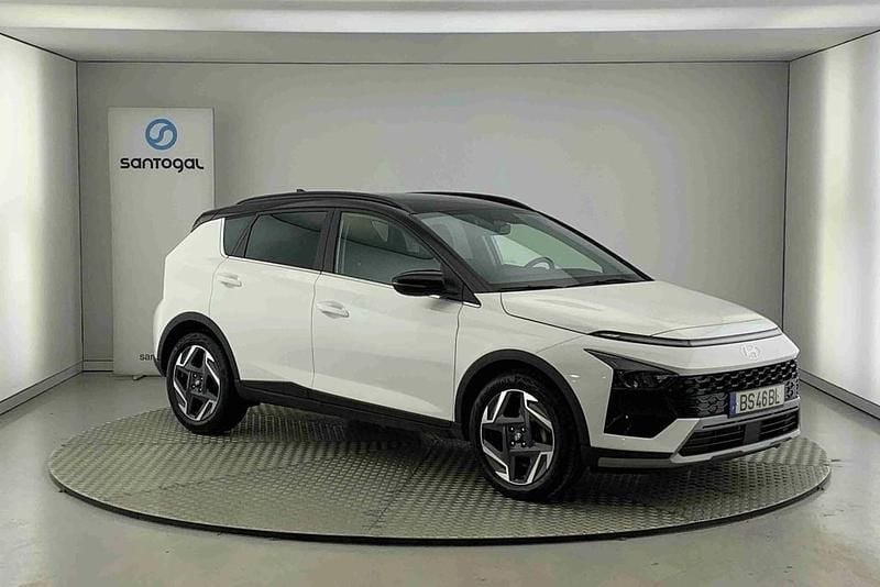 Usado Hyundai Bayon Premium 102 HP (75 kW) 2025 Branco SUV