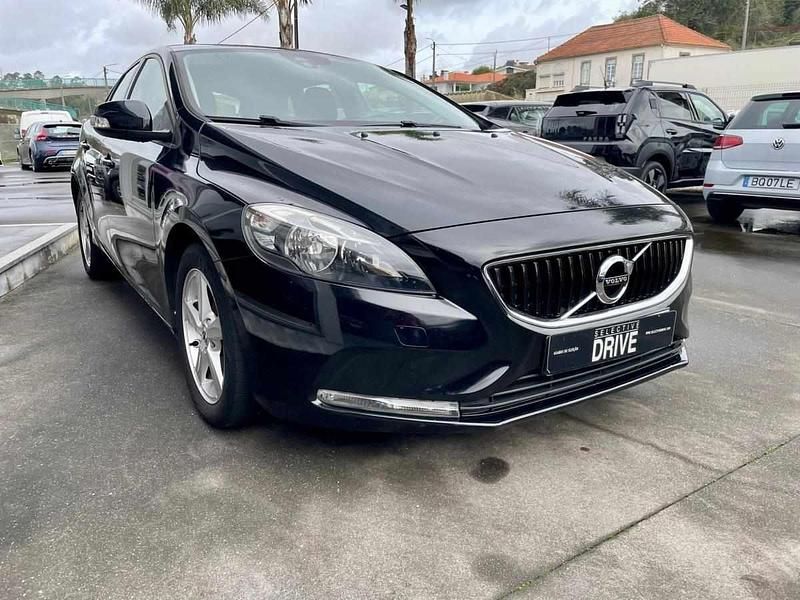 Usado Volvo V40 Kinetic 120 HP (88 kW) 2017 Preto