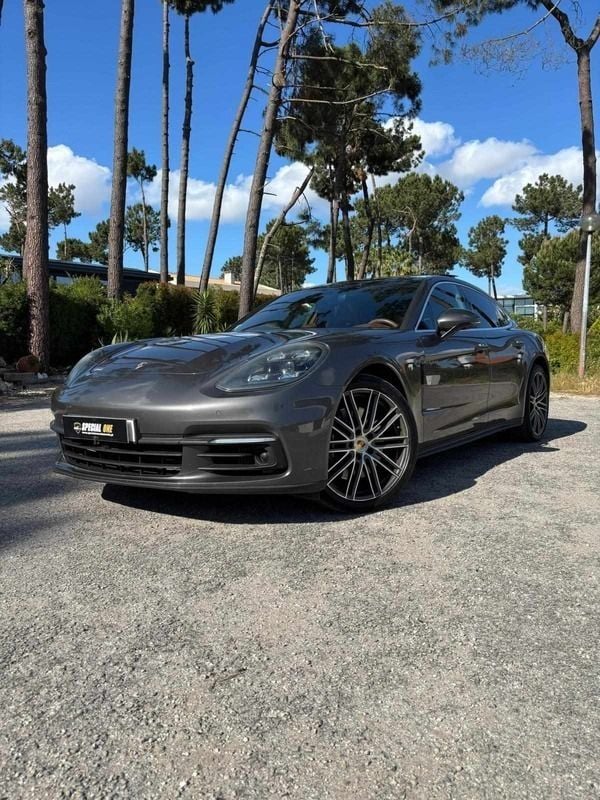 Usado Porsche Panamera 462 HP (339 kW) 2018 Cinzento Sedan