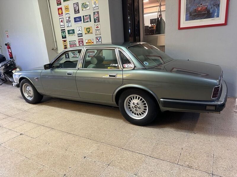 Usado Jaguar XJ 224 HP (164 kW) 1990 Verde escuro Sedan