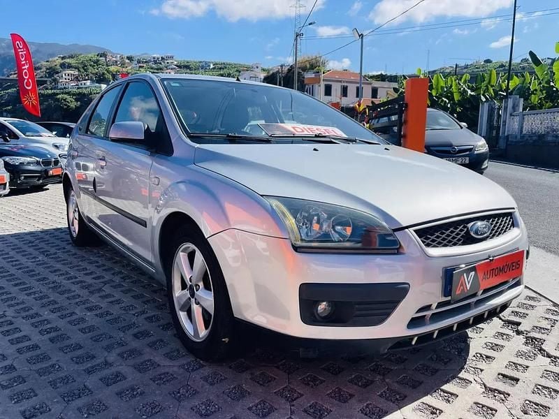 Cinzento Usado 2007 Ford Focus Ghia Citadino | € 6.500 (Preço justo) - Imagem 1/4