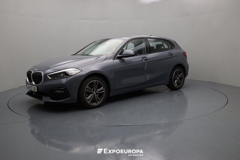 Cinzento Usado 2021 BMW 116 Sport Line Citadino | € 26.990 (Caro) - Imagem 1/4