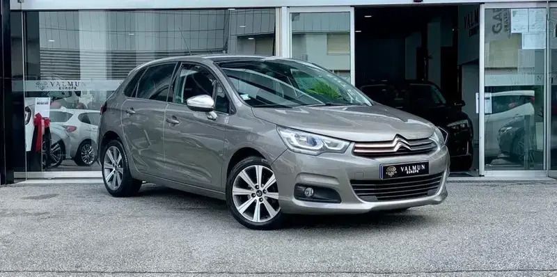 Cinzento Usado 2016 Citroën C4 Shine Citadino | € 11.700 (Preço justo) - Imagem 1/4
