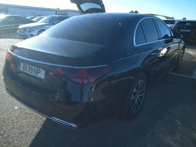 Usado Mercedes E220 Avantgarde 197 HP (144 kW) 2024 Preto Sedan