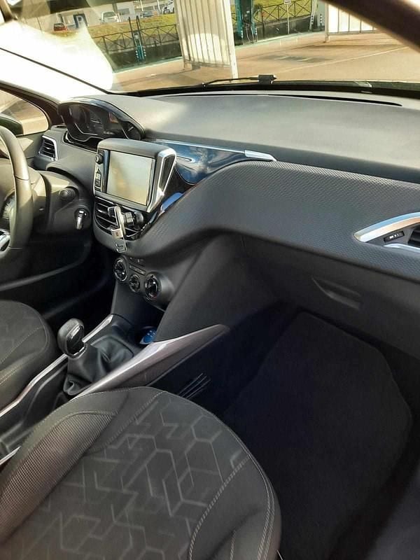 Usado Peugeot 2008 83 HP (61 kW) 2016 Cinzento SUV