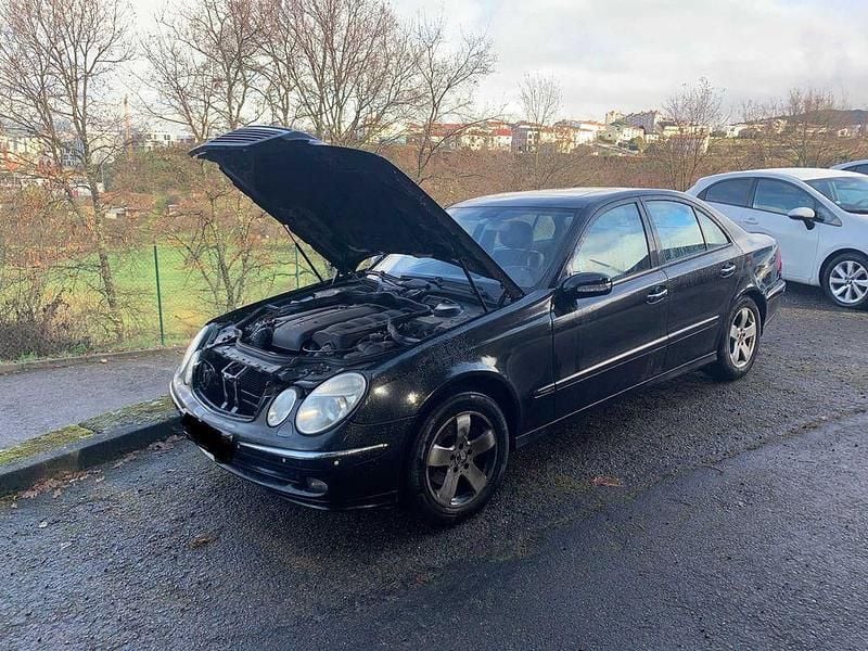 Usado 2006 Mercedes E220 Avantgarde Sedan | € 5.500 (Bom preço) - Imagem 1/4