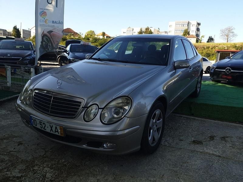 Outro Usado 2002 Mercedes E220 Classic Sedan | € 8.750 - Imagem 1/4