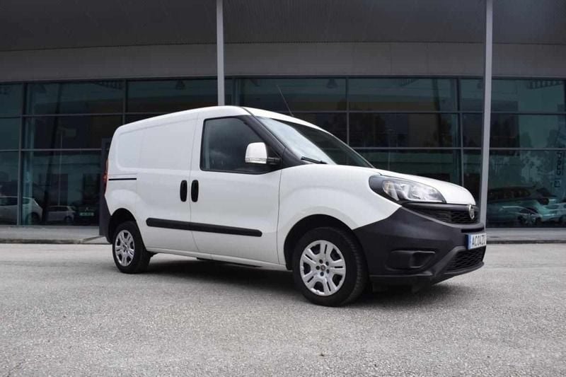 Branco Usado 2020 Fiat Doblò Easy Monovolume | € 14.900 (Caro) - Imagem 1/4