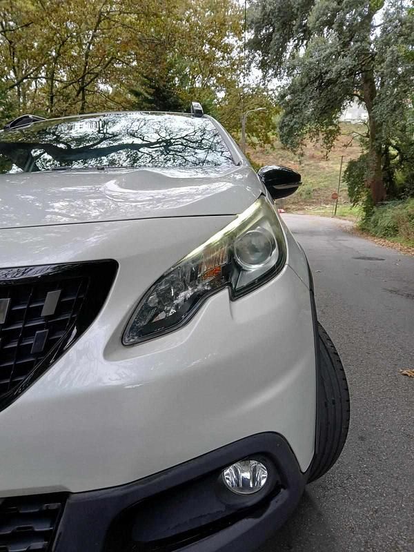 Branco Usado 2016 Peugeot 2008 SUV | € 12.750 (Preço justo) - Imagem 1/4