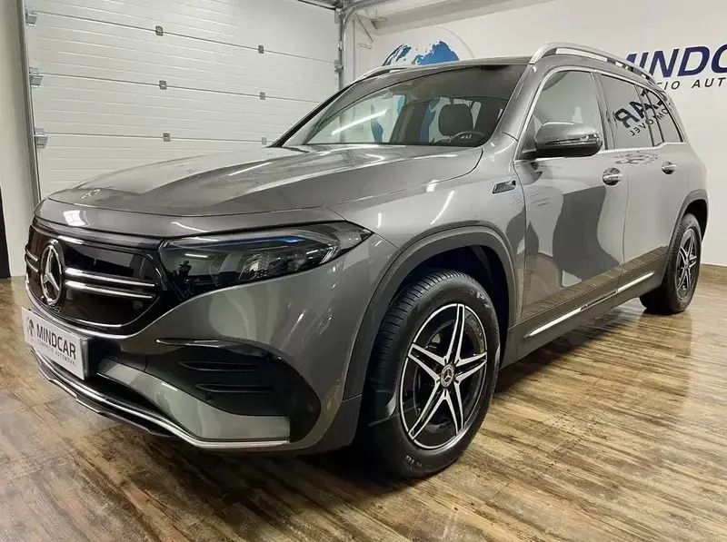 Cinzento Usado 2021 Mercedes EQB350 AMG line SUV | € 52.980 - Imagem 1/4