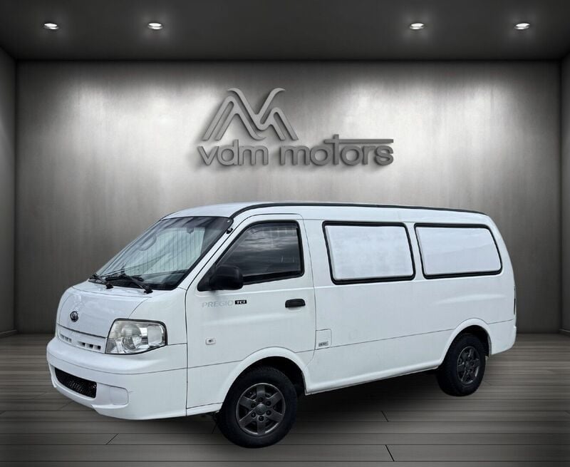 Branco Usado 2007 Kia Bongo Sedan | € 5.350 - Imagem 1/4