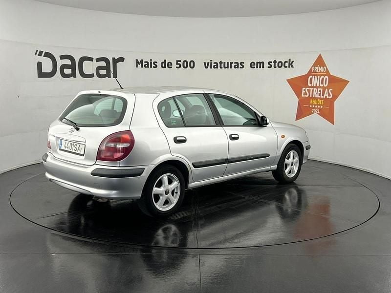 Usado Nissan Almera 90 HP (66 kW) 2001 Cinzento
