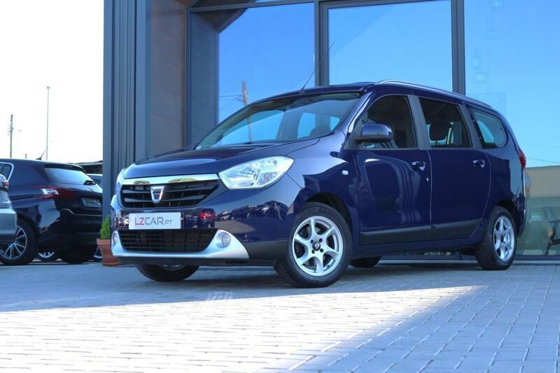 Azul Usado 2013 Dacia Lodgy Lauréate Monovolume | € 13.950 (Preço justo) - Imagem 1/4