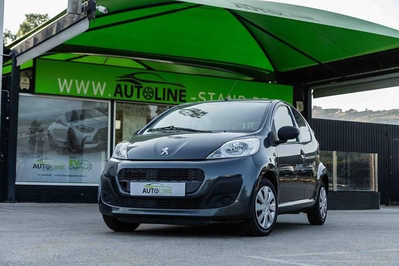 Cinza Usado 2013 Peugeot 107 Active Citadino | € 6.500 - Imagem 1/4
