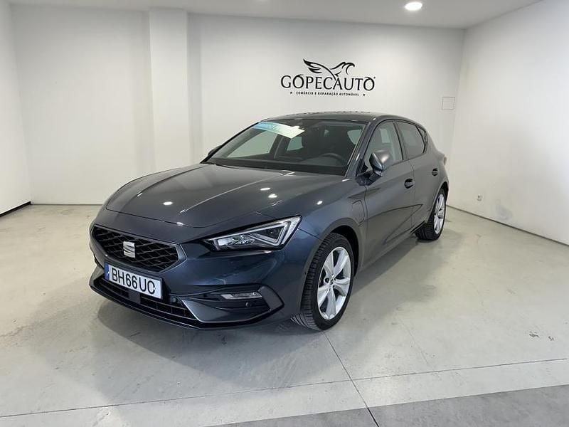 Cinza Usado 2024 Seat Leon FR | € 30.490 (Preço elevado) - Imagem 1/4