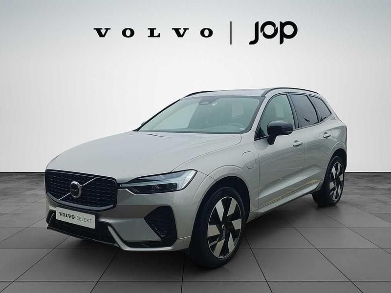 Usado Volvo XC60 Plus 350 HP (257 kW) 2024 Prateado SUV