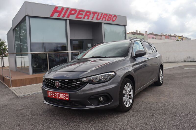 Cinza Usado 2018 Fiat Tipo Lounge Sedan | € 11.900 (Preço justo) - Imagem 1/4
