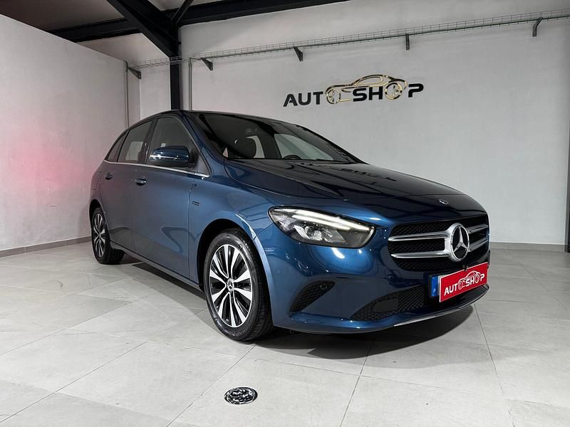 Azul Usado 2021 Mercedes B250e Style Monovolume | € 19.990 - Imagem 1/4