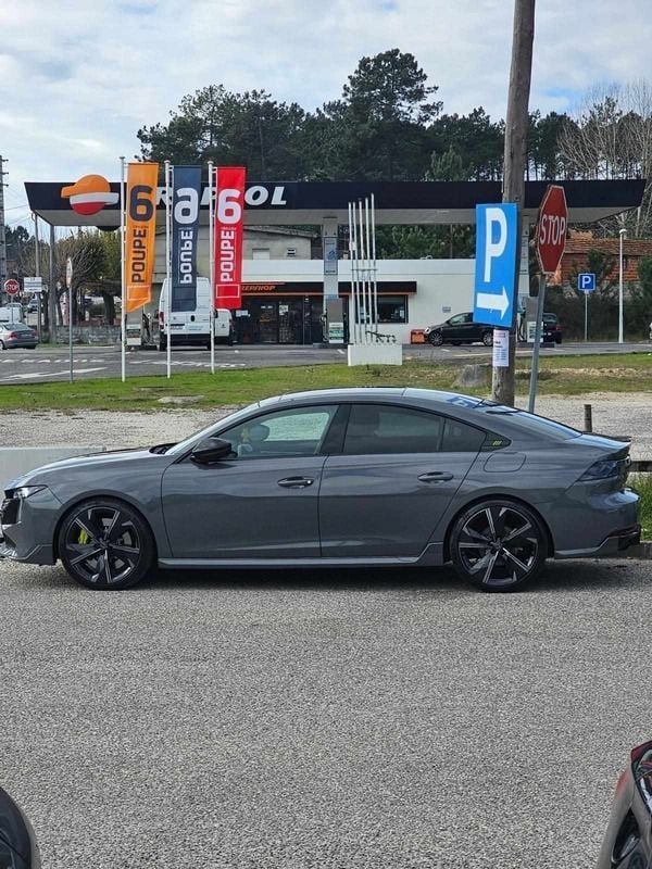 Cinzento Usado 2024 Peugeot 508 Peugeot Sport Engineered Sedan | € 39.990 - Imagem 1/4