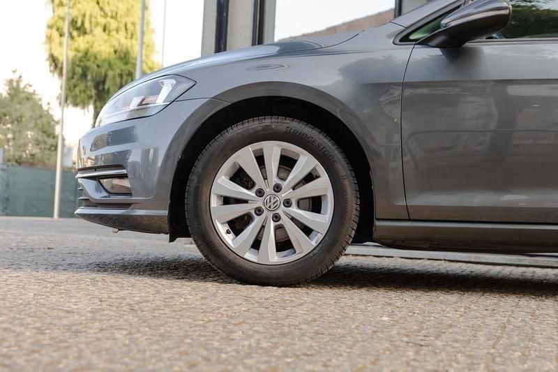 Usado VW Golf VII 115 HP (84 kW) 2019 Cinzento Carrinha