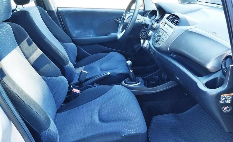 Usado Honda Jazz 90 HP (66 kW) 2009 Cinzento Citadino