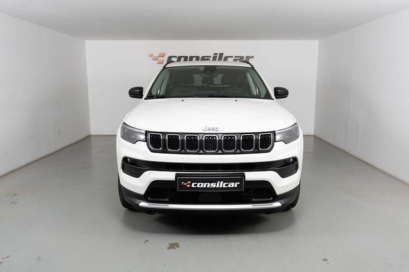 Branco Usado 2022 Jeep Compass Limited SUV | € 23.980 (Preço justo) - Imagem 1/4