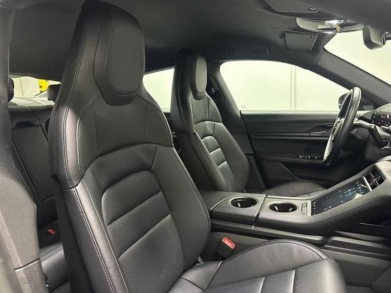 Usado Porsche Taycan Sport 300 kW (408 HP) 2022 Preto Coupé